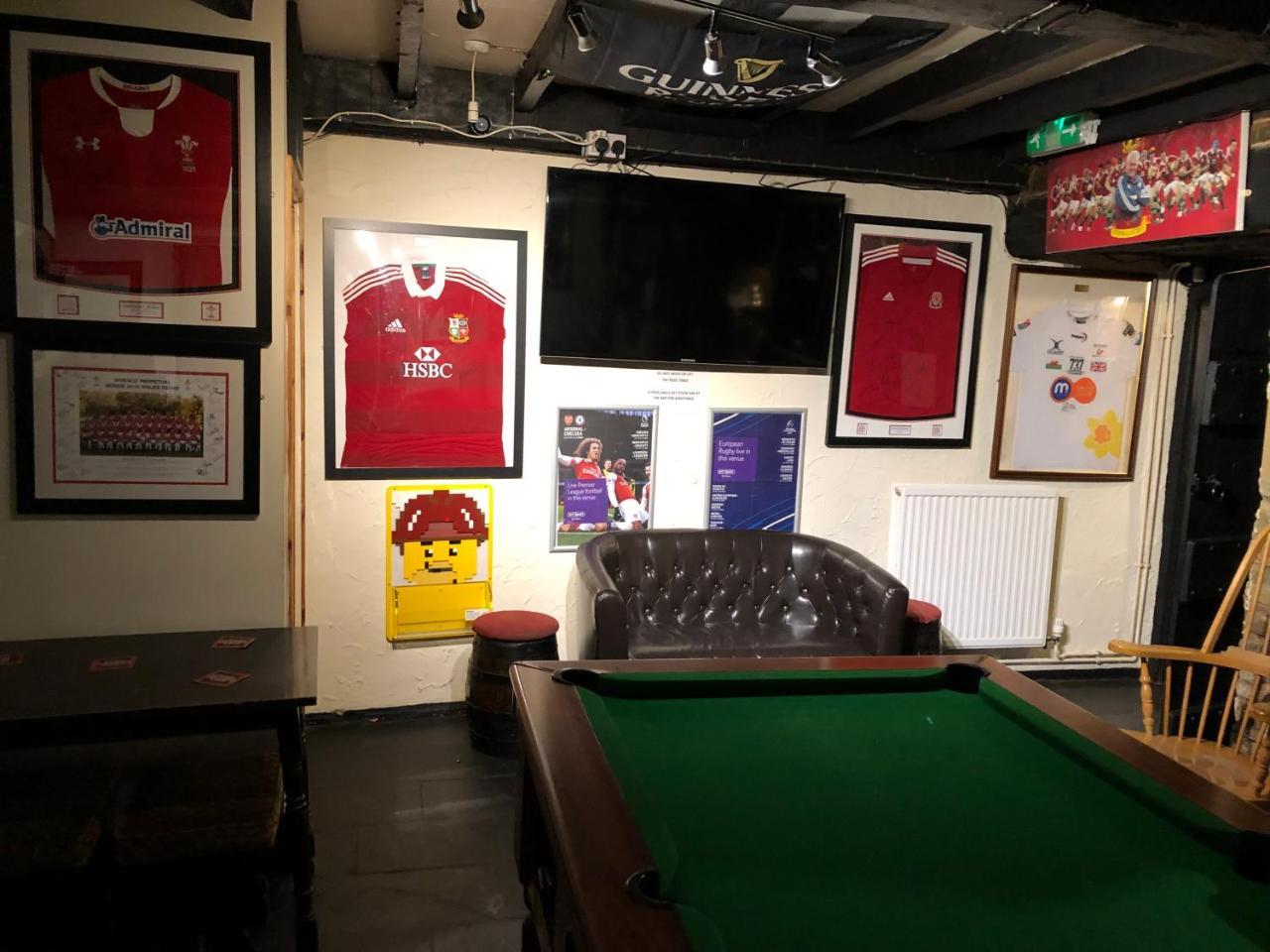 The Crosskeys Inn Usk Eksteriør bilde