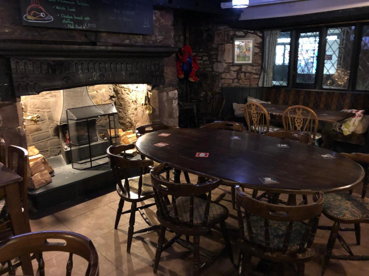 The Crosskeys Inn Usk Eksteriør bilde